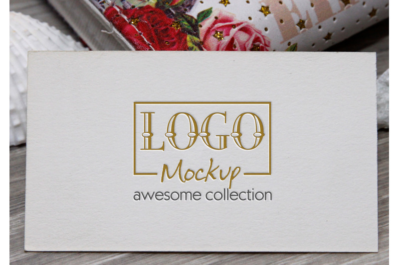 logo-mockup-with-white-stones-and-seashels